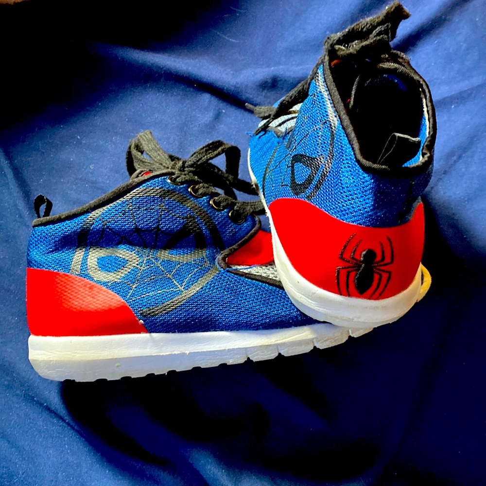 Rare Disney Marvel Spiderman hi top soft sneakers size 1 boys